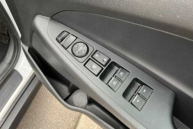 Hyundai TUCSON 1.6 GDi SE Nav 5dr 2WD White